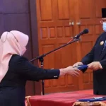 Gubernur Sultra Lantik Nahwa Umar Jadi Pejabat Fungsional Widyaiswara Ahli Utama Gubernur Sultra Lantik Nahwa Umar Jadi Pejabat Fungsional Widyaiswara Ahli Utama