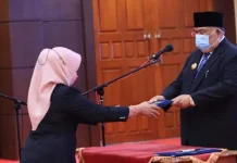 Gubernur Sultra Lantik Nahwa Umar Jadi Pejabat Fungsional Widyaiswara Ahli Utama Gubernur Sultra Lantik Nahwa Umar Jadi Pejabat Fungsional Widyaiswara Ahli Utama