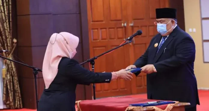 Gubernur Sultra Lantik Nahwa Umar Jadi Pejabat Fungsional Widyaiswara Ahli Utama