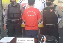 Mengaku Terlilit Utang, Seorang Wanita di Kendari Nekat Edarkan Sabu Mengaku Terlilit Utang, Seorang Wanita di Kendari Nekat Edarkan Sabu