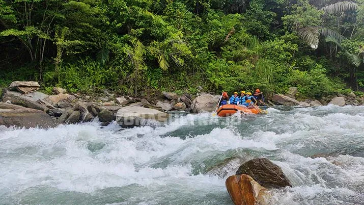 Arung Jeram Desa Tinukari Kolut