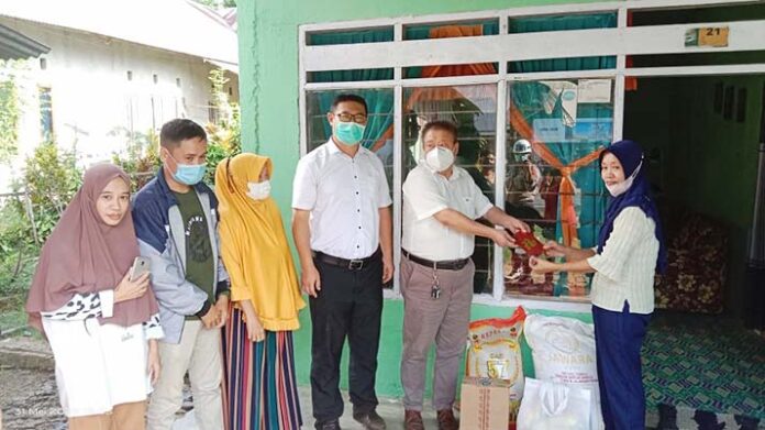 Pimpinan PT OSS Sambangi Rumah Karyawan Berprestasi