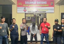 Polisi Kembali Tangkap Satu Pelaku Pengeroyokan di Depan Agung Futsal Kendari Polisi Kembali Tangkap Satu Pelaku Pengeroyokan di Depan Agung Futsal Kendari