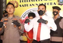 Pengedar Narkoba di Kendari Diamankan Warga saat Hendak Bertransaksi Pengedar Narkoba di Kendari Diamankan Warga saat Hendak Bertransaksi