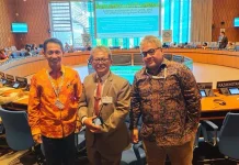 Bertolak ke Prancis, Haliana Kawal Penyusunan Cagar Biosfer Wakatobi Bupati Wakatobi saat diskusi bersama beberapa delegasi negara tetangga.