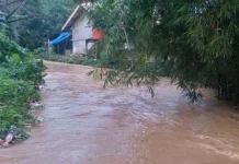 Hari Ini Banjir Genangi Tiga Kelurahan di Kendari Hari Ini Banjir Genangi Tiga Kelurahan di Kendari