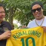 Bertemu Menko Airlangga, Ronaldinho Akui Senang Berada di Indonesia Bertemu Menko Airlangga, Ronaldinho Akui Senang Berada di Indonesia