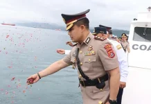 Peringati HUT Bhayangkara ke-76, Polres Baubau Tabur Bunga di Laut Peringati HUT Bhayangkara ke-76, Polres Baubau Tabur Bunga di Laut