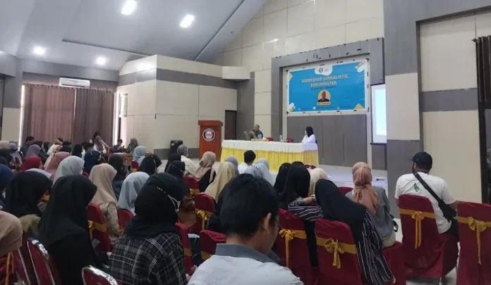 PSX_20220606_204509 Jurusan Jurnalistik UHO Hadirkan Tonny Trimarsanto di Workshop Dokumenter