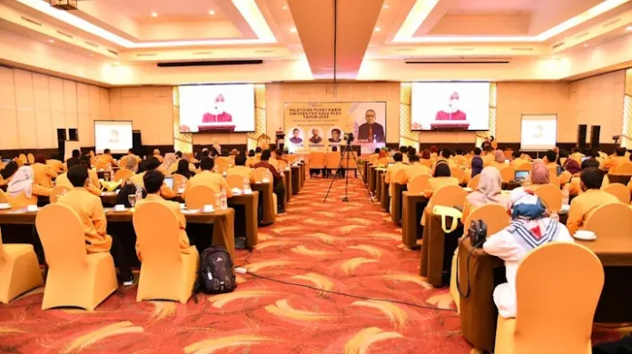 Siapkan Mahasiswa Masuki Dunia Kerja, UHO Gelar Pelatihan Pusat Karier