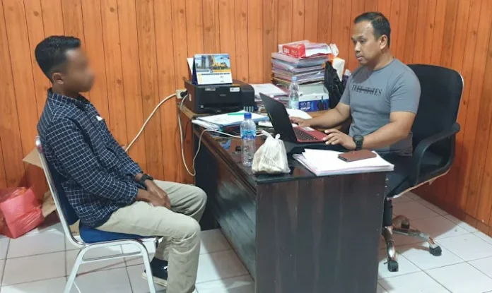 PSX_20220628_231718 Polisi Tangkap Pria Ini Usai Ancam Pemilik Warung Makan di Depan Kampus UHO