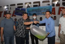 Momen GTRA Summit, KKP RI Salurkan Bantuan kepada Nelayan di Wakatobi Momen GTRA Summit, KKP RI Salurkan Bantuan kepada Nelayan di Wakatobi