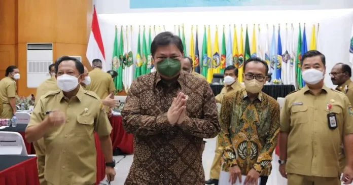 Rakor Penjabat Kepala Daerah, Airlangga Beri Arahan soal Vaksinasi dan Pengentasan Kemiskinan