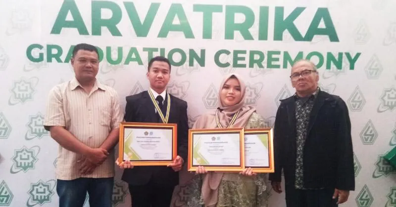 Cerita Dua Siswa MAN IC Kendari yang Jadi Wisudawan Terbaik, Hafal 6 Juz Alquran