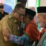 Dilepas Bupati, Jemaah Calon Haji Asal Muna Barat Resmi Berangkat Dilepas Bupati, Jemaah Calon Haji Asal Muna Barat Resmi Berangkat