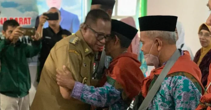 Dilepas Bupati, Jemaah Calon Haji Asal Muna Barat Resmi Berangkat