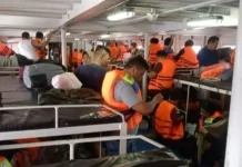 Kapal Rute Kendari-Wanci Diguncang Ombak, Penumpang Panik dan Rebutan Pelampung Kapal Rute Kendari-Wanci Diguncang Ombak, Penumpang Panik dan Rebutan Pelampung