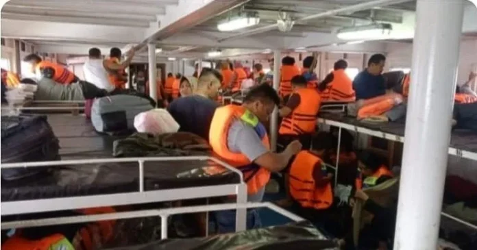 Kapal Rute Kendari-Wanci Diguncang Ombak, Penumpang Panik dan Rebutan Pelampung