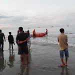 Seorang Bocah Perempuan Hilang Terseret Ombak di Batu Gong Seorang Bocah Perempuan Hilang Terseret Ombak di Batu Gong