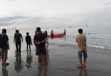 Seorang Bocah Perempuan Hilang Terseret Ombak di Batu Gong Seorang Bocah Perempuan Hilang Terseret Ombak di Batu Gong