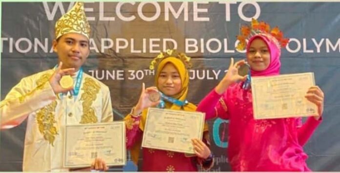 3 Siswa MAN IC Kendari Raih Medali International Applied Biology Olympiad