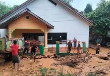 Gegara Hujan, Satu Rumah di Kendari Nyaris Kena Longsor, Pagar Rusak Gegara Hujan, Satu Rumah di Kendari Nyaris Kena Longsor, Pagar Rusak