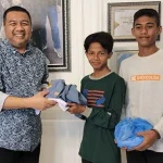 AJP Bantu Seragam Sekolah Dua Anak Kurang Mampu AJP Bantu Seragam Sekolah Dua Anak Kurang Mampu