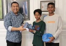AJP Bantu Seragam Sekolah Dua Anak Kurang Mampu AJP Bantu Seragam Sekolah Dua Anak Kurang Mampu
