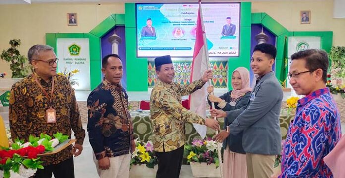 Kemenag Lepas Dua Alumni MAN IC Kendari ke Amerika Serikat