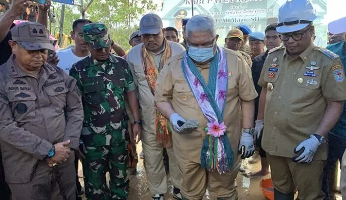 Gubernur Sultra Resmikan Pembangunan Masjid Agung, Kantor Bupati dan DPRD Mubar
