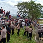 Pemilihan Wabup Koltim Berakhir Ricuh, Warga Turun ke Kantor DPRD Pemilihan Wabup Koltim Berakhir Ricuh, Warga Turun ke Kantor DPRD