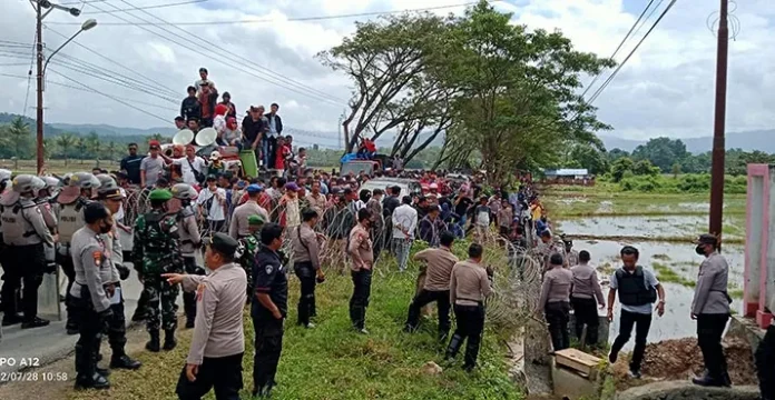 Pemilihan Wabup Koltim Berakhir Ricuh, Warga Turun ke Kantor DPRD