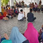 Ratusan Emak-emak Gelar Doa Tolak Malapetaka di DPRD Wakatobi Ratusan Emak-emak Gelar Doa Tolak Malapetaka di DPRD Wakatobi