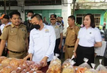 Kadin Konawe Tebar 15 Ribu Kupon Pasar Murah Kadin Konawe Tebar 15 Ribu Kupon Pasar Murah