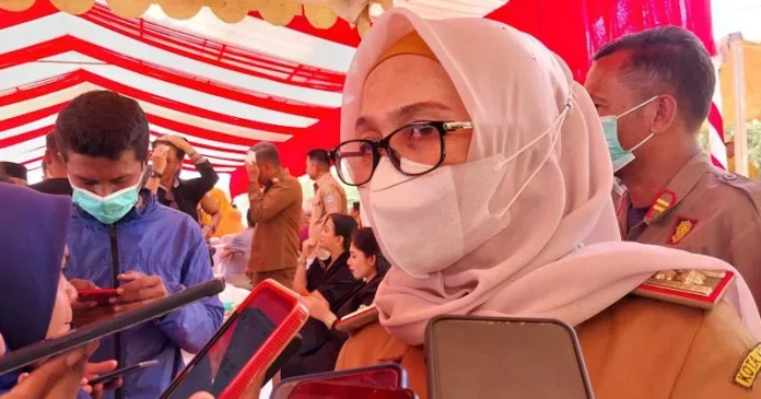 Kepala Dinas Pekerjaan Umum dan Penataan Ruang (PUPR) Kota Kendari Erlis Sadya Dinas PUPR Kendari: Pengecer BBM Tidak Boleh Jualan Lewati Badan Jalan