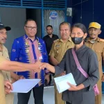 Pemkab Mubar Berikan Bantuan Rp25 Juta ke Korban Kebakaran Pemkab Mubar Berikan Bantuan Rp25 Juta ke Korban Kebakaran