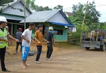 Perusahaan Ini Serahkan Bantuan Kurban ke Masyarakat Lingkar Tambang Perusahaan Ini Serahkan Bantuan Kurban ke Masyarakat Lingkar Tambang