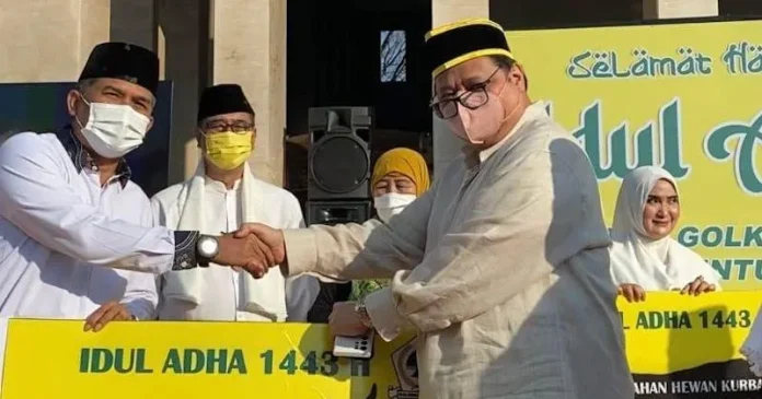 Golkar Bagikan Langsung 93 Sapi dan 48 Kambing Kurban untuk Cegah PMK