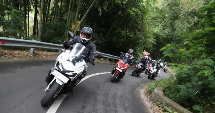 PSX_1194 Ini Tips Naik Motor Matik di Jalur Tanjakan dan Turunan