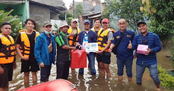 Cepat Tanggap Bencana Banjir, BRI Salurkan Bantuan ke Warga Ciledug, Tangerang & Garut