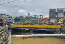 Usai Hujan Deras, Sampah Menumpuk di Bawah Jembatan Andounohu Usai Hujan Deras, Sampah Menumpuk di Bawah Jembatan Andounohu