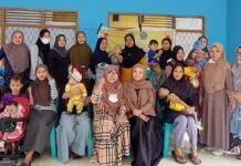 Prodi S1 Kesmas UMW Bagikan 10 Tips Cegah Stunting ke Warga Desa Nii Tanasa Prodi S1 Kesmas UMW Bagikan 10 Tips Cegah Stunting ke Warga Desa Nii Tanasa