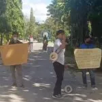 Mahasiswa FKIP UHO Berdemonstrasi Minta Guru Besar Terduga Pelaku Pelecehan Seksual Ditindak Mahasiswa FKIP UHO Berdemonstrasi Minta Guru Besar Terduga Pelaku Pelecehan Seksual Ditindak