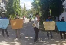 Mahasiswa FKIP UHO Berdemonstrasi Minta Guru Besar Terduga Pelaku Pelecehan Seksual Ditindak Mahasiswa FKIP UHO Berdemonstrasi Minta Guru Besar Terduga Pelaku Pelecehan Seksual Ditindak