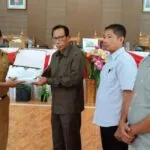 4 Fraksi Setuju Bahas Raperda Pertanggungjawaban Pelaksanaan APBD Wakatobi 2021 4 Fraksi Setuju Bahas Raperda Pertanggungjawaban Pelaksanaan APBD Wakatobi 2021