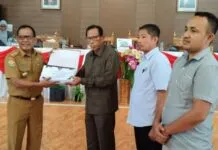 4 Fraksi Setuju Bahas Raperda Pertanggungjawaban Pelaksanaan APBD Wakatobi 2021 4 Fraksi Setuju Bahas Raperda Pertanggungjawaban Pelaksanaan APBD Wakatobi 2021