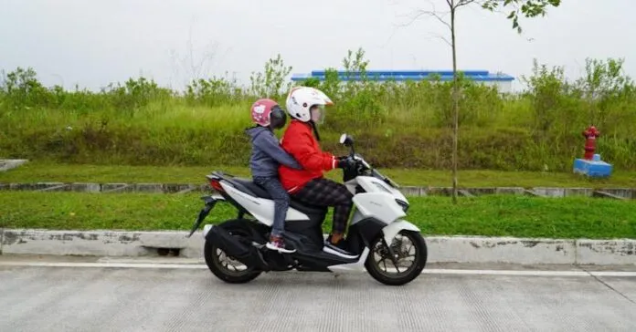 7 Kiat Cari Aman Bonceng Anak Naik Motor