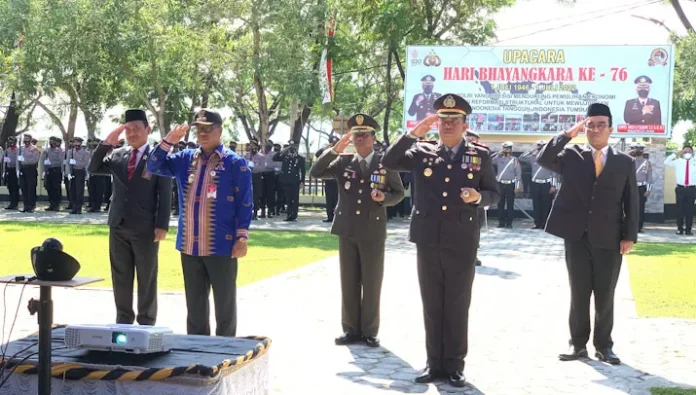 Hadiri HUT Bhayangkara ke-76, Pj Bupati Mubar Dukung Kerja Polri
