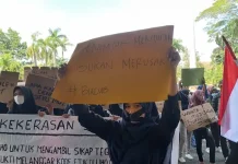 Aliansi Anti Kekerasan Seksual Demo Tuntut Penuntasan Kasus Dugaan Pelecehan Mahasiswi UHO Aliansi Anti Kekerasan Seksual Demo Tuntut Penuntasan Kasus Dugaan Pelecehan Mahasiswi UHO