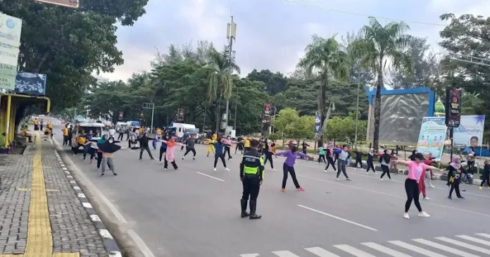 PSX_983 Ditlantas Polda Sultra Gelar Car Free Day di Sekitar Tugu Eks MTQ